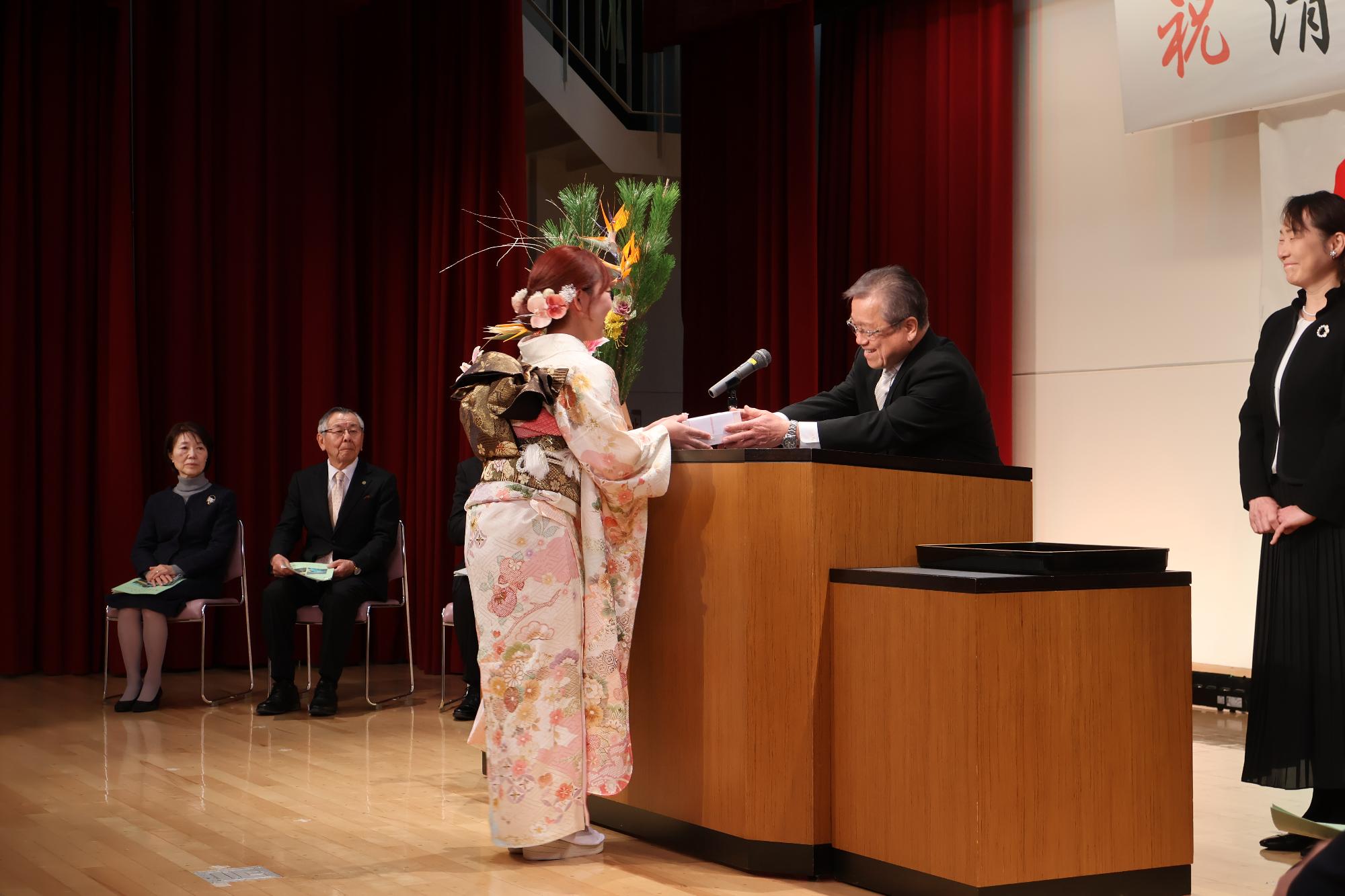 記念品授与の様子